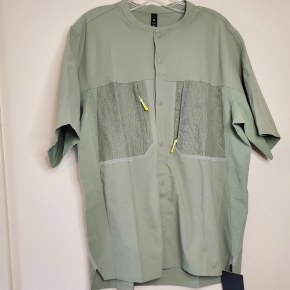 Lululemon Men's Water Repellent‎ HikiLululeng Short Sleeve Shirt Size Medium NWT - Picture 1 of 7